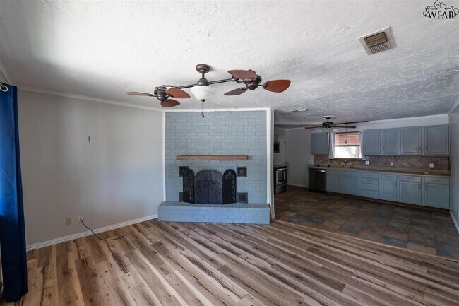 Foto del edificio - 4661 Briarwood Dr