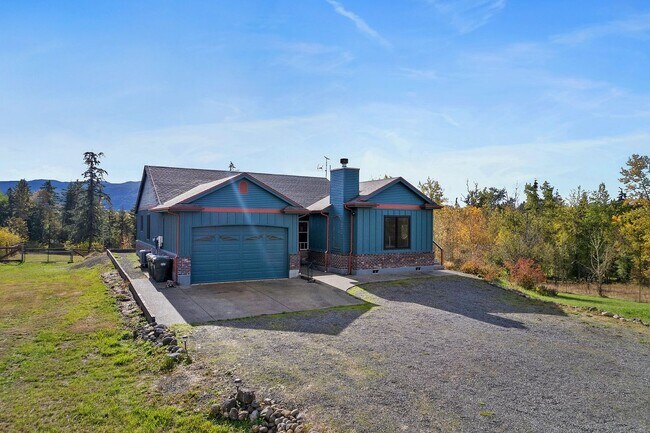 Building Photo - Yelm Country Living | 3 Bed, 3 Bath Home on 2.5 Acres | Solar Panels!