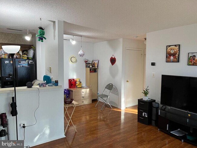 Building Photo - 2305 Aspen Dr