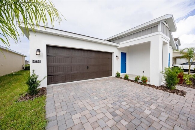 Foto del edificio - 4718 Golden Knight Blvd