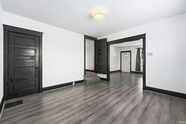 Foto del edificio - 3 bedroom available for immediate move i!