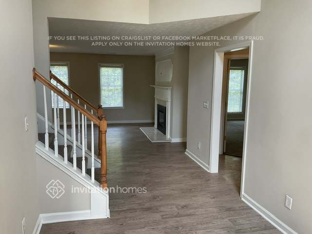Building Photo - 6658 Point of Woods Dr
