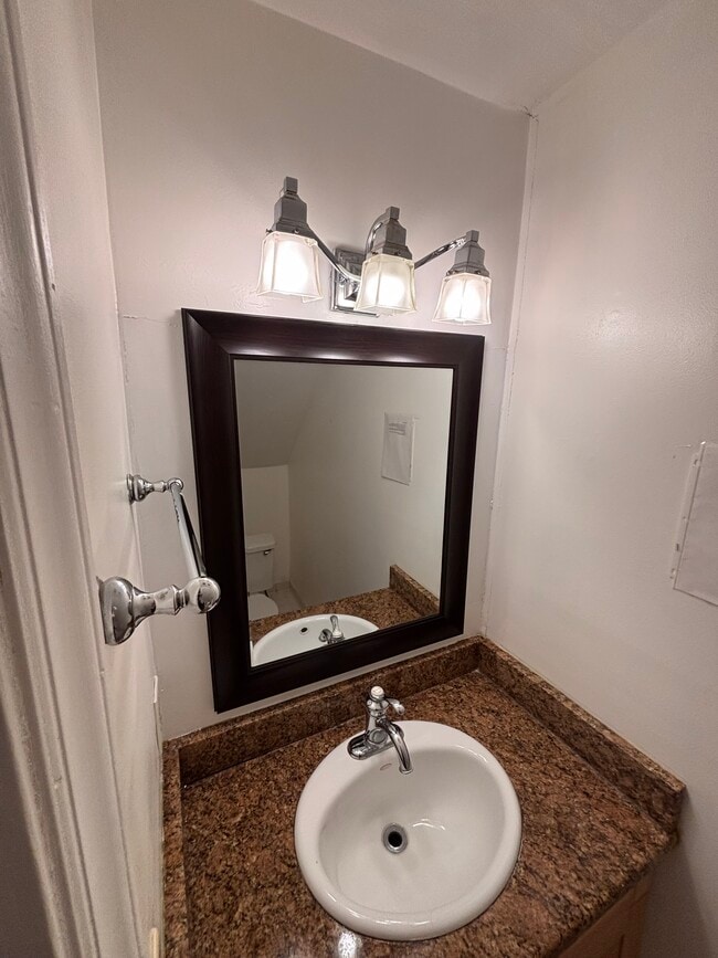 Building Photo - 615 Morehead Ave