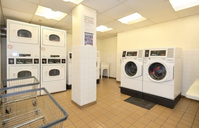 Foto del edificio - 337 E 41st St