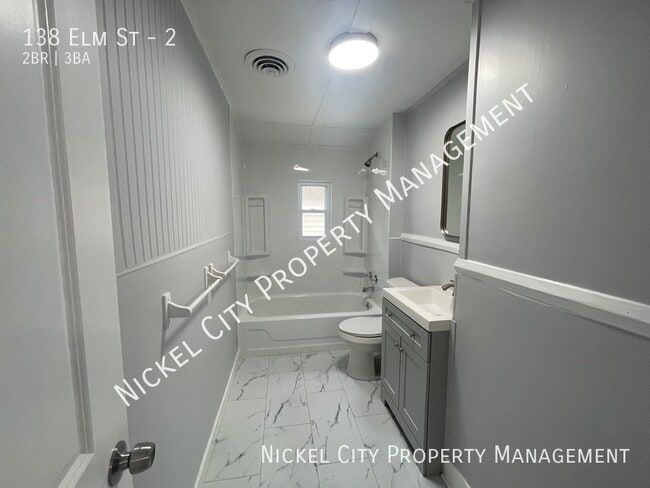 Building Photo - 138 Elm St