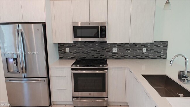 Building Photo - 3 br, 2.5 bath House - 10226 NW 64th Ter A...