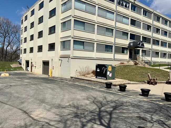 Foto del edificio - 2100 Valkyrie Dr NW