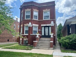Building Photo - 7136 S Prairie Ave