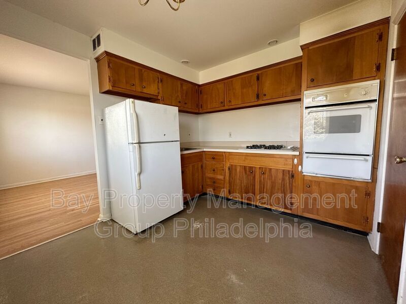 Primary Photo - 1715 Lansing St