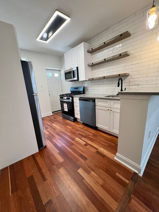 Building Photo - Stunning 3-Bedroom Townhome in Germantown!...