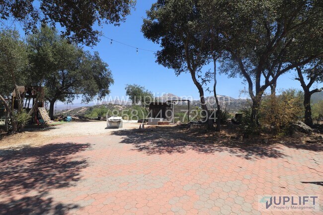 Foto del edificio - Old Barona Rd (13100)