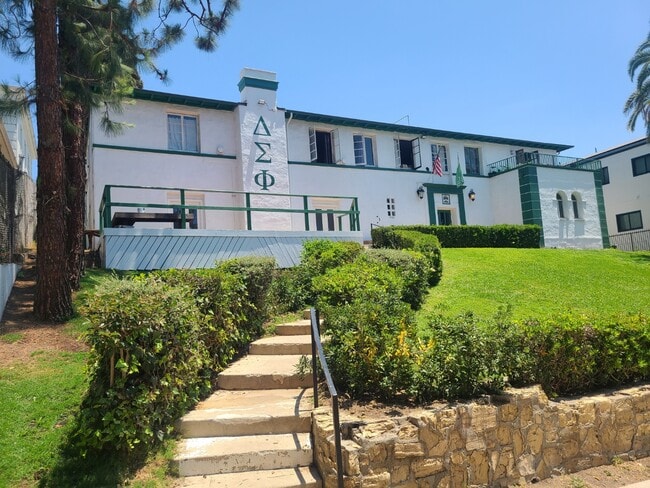 Building Photo - 620 Landfair Ave
