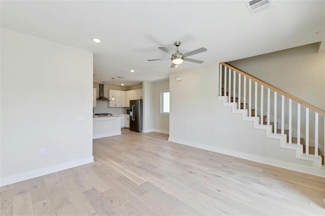 Building Photo - 2827 Manor Rd