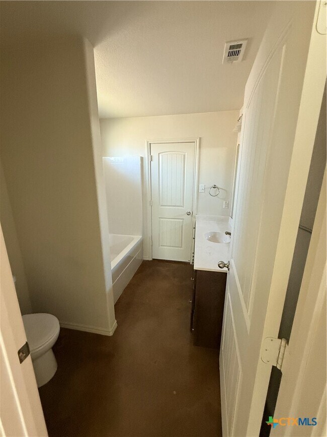 Foto del edificio - 4405 Texas Rangers Dr