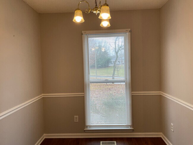 Building Photo - 1710 Village Lake Dr