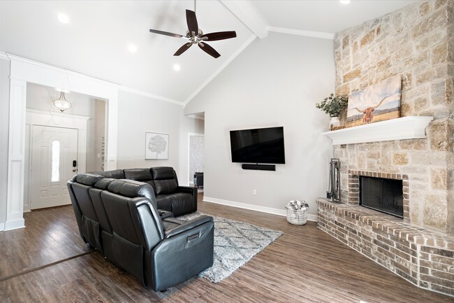 Foto del edificio - Coming Soon! Stunning 3 Bedroom 2 Bath Rental Near Lake Palestine! Bullard ISD!