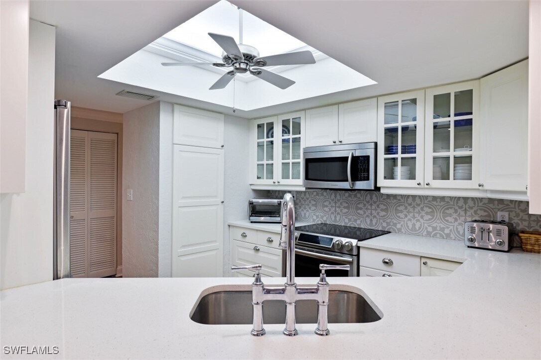 Building Photo - 5897 Chanteclair Dr