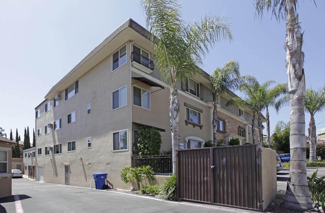 Primary Photo - 4550-4560 60th St