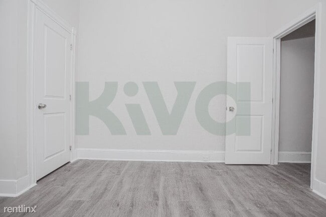 Building Photo - 1 br, 1 bath Townhome - 3422 N Bouvier St
