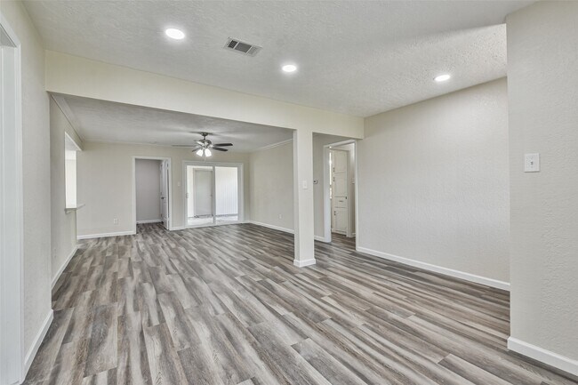 Building Photo - 12614 Dermott Dr