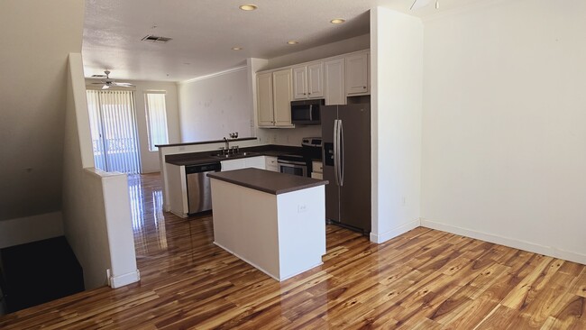 Foto del edificio - 4465 E Paradise Vlg Pkwy S