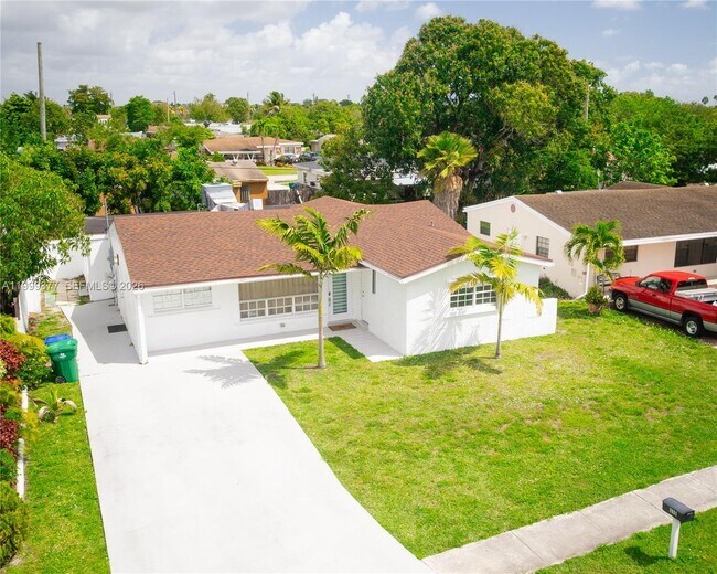 Building Photo - 7031 SW 27th Ct