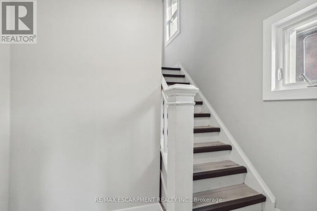 Building Photo - 200 Waterloo Ave