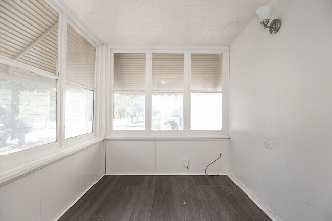 Foto del edificio - 2 BED 1 BATH SINGLE FAMILY HOME IN EUCLID!