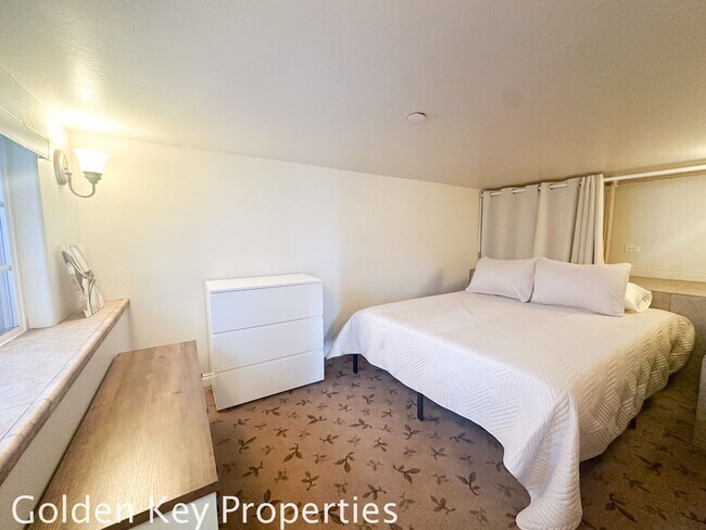 Foto del edificio - Spacious attached FURNISHED studio on priv...