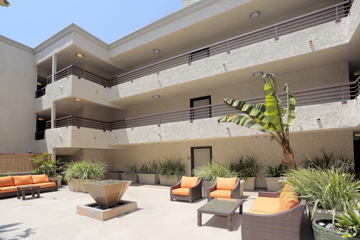 Franklin Plaza Apartments in Los Angeles, CA Westside Rentals