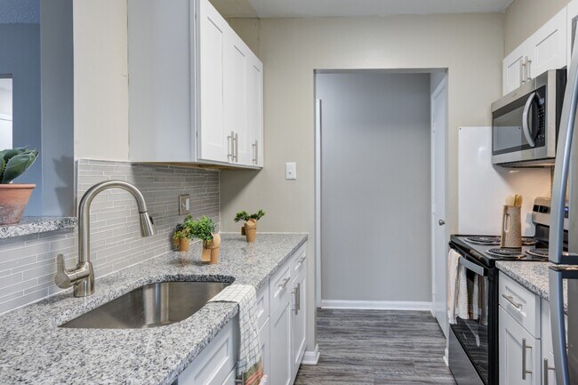 Building Photo - The Elliott at College Park Apartment Homes