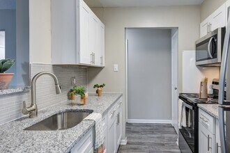 Building Photo - The Elliott at College Park Apartment Homes