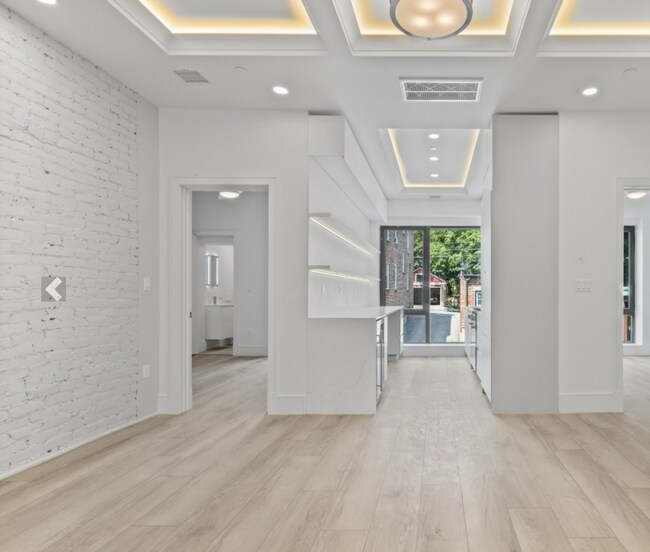 Building Photo - 1580 Beacon St