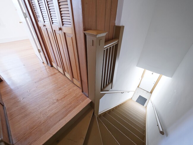 Building Photo - 5004 W Armitage Ave