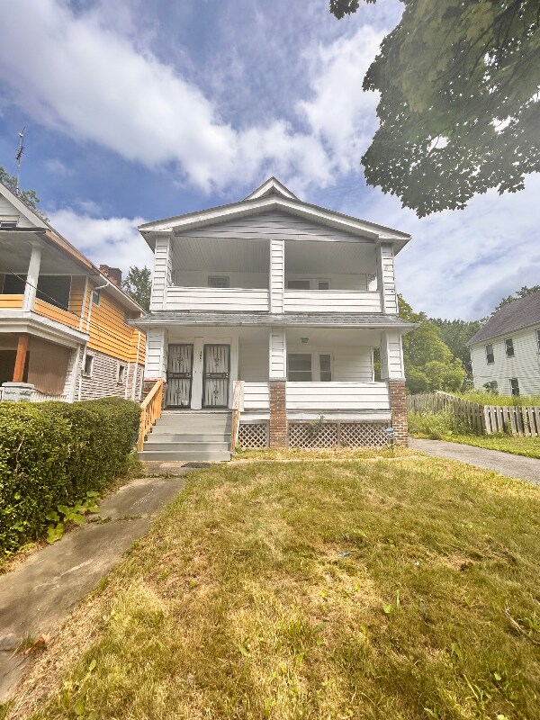 3463 E 118th St Cleveland, OH 44120 – photo 1