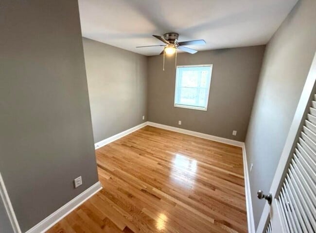 Building Photo - 402 Gunn St