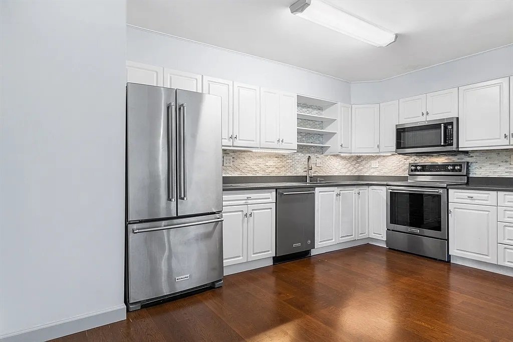 Photo - 20 Hammond Pond Pkwy (Newton, MA)