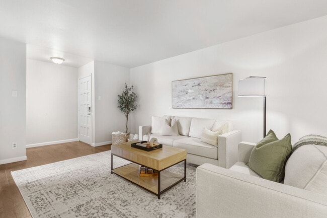 Building Photo - 2800 Escada Dr