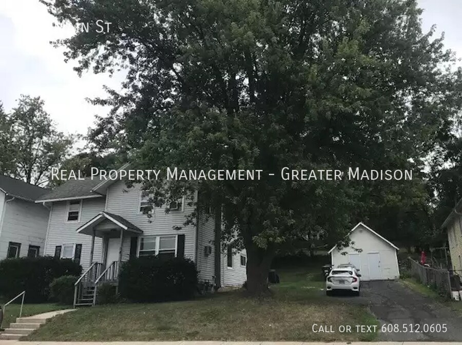 Primary Photo - Large main level flat with off street park...