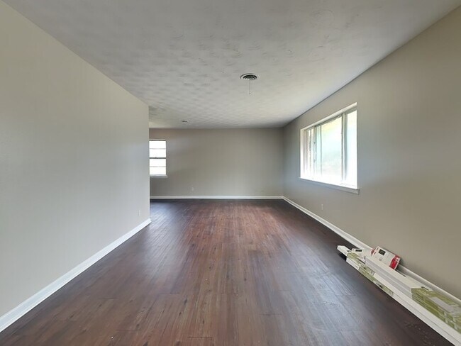 Building Photo - 5705 Trailwood Dr