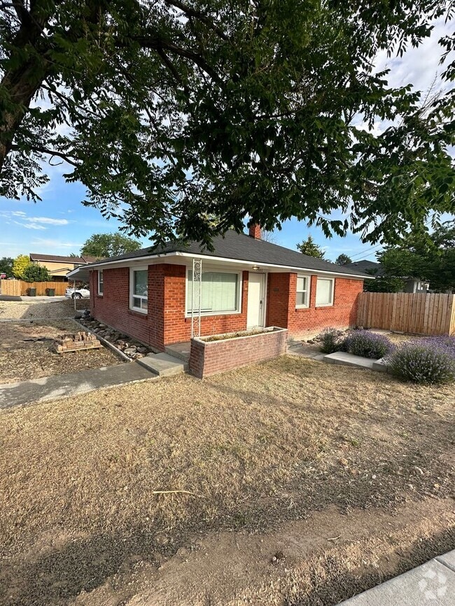 Building Photo - 1305 N Meridian Rd
