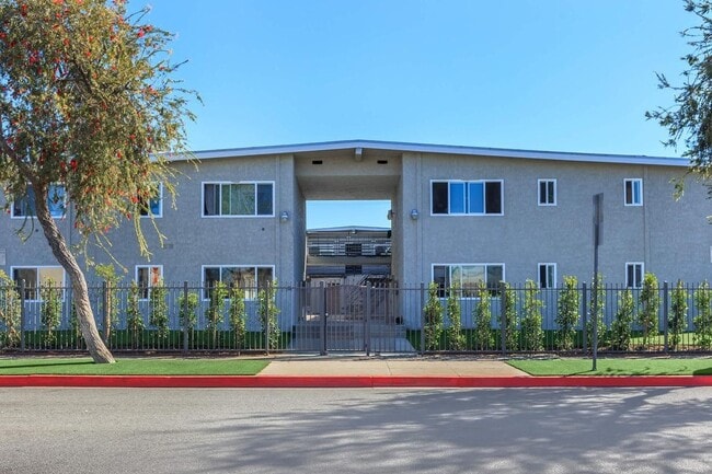 Building Photo - 9910 Village Dr
