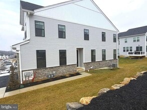 Building Photo - 72 Alroy Rd