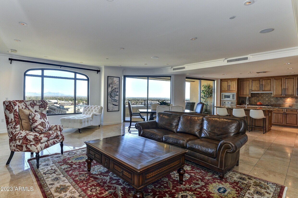Foto principal - 7175 E Camelback Rd