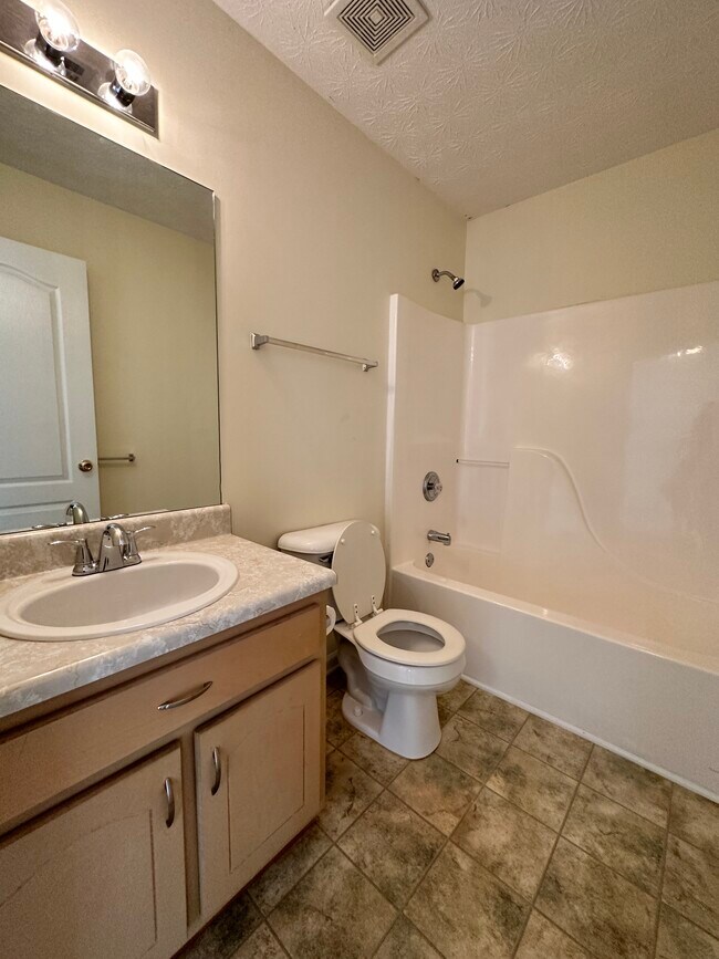 Foto del edificio - 5724 Rockingwood Dr