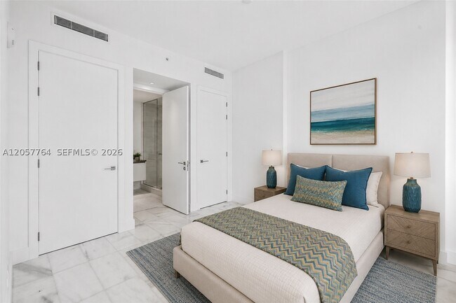 Foto del edificio - 700 NE 26th St