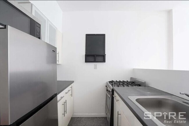 Building Photo - 2 bedroom in NEW YORK NY 10009