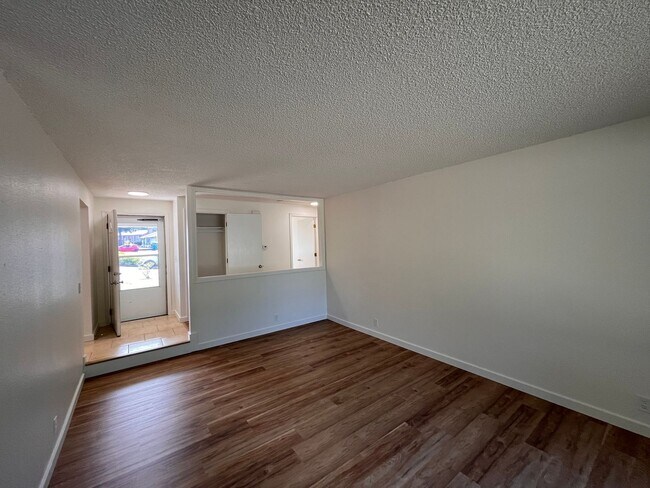 Foto del edificio - Snag This Rare Gem! 3 Bed, 2 Bath Ranch on a Large Lot