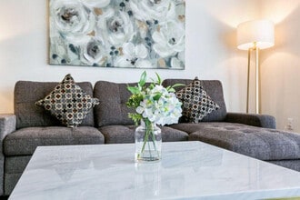 Building Photo - 1014 Canal St