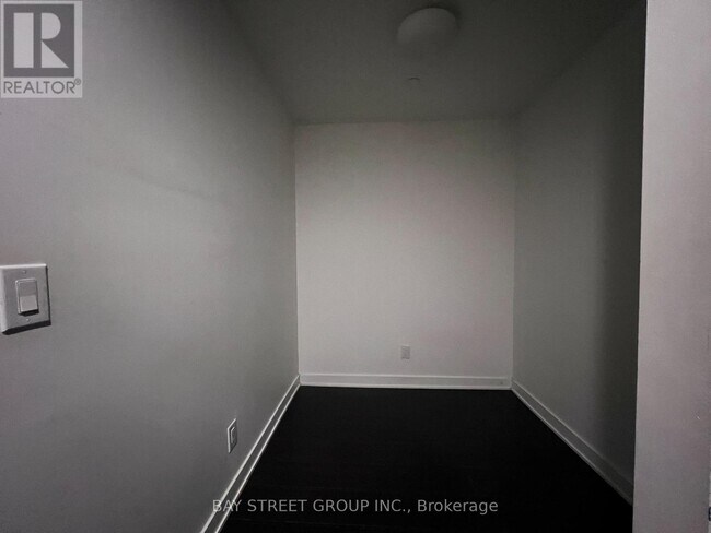 Building Photo - 170 Sumach St
